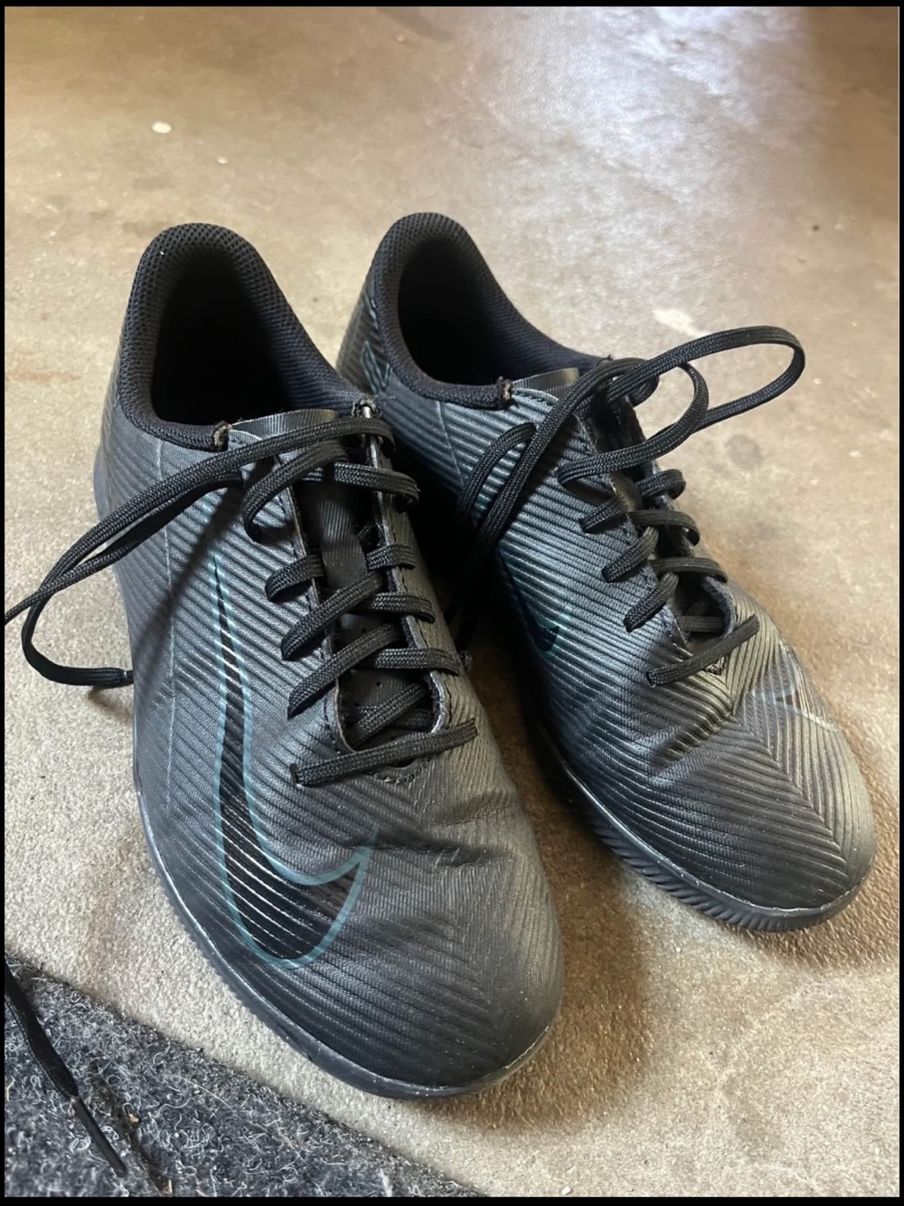 Nike Boy's Black Athletic Indoor Soccer Shoes (Cleats)